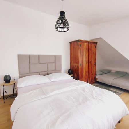 Attic Apartment Catnip Bratislava Eksteriør bilde